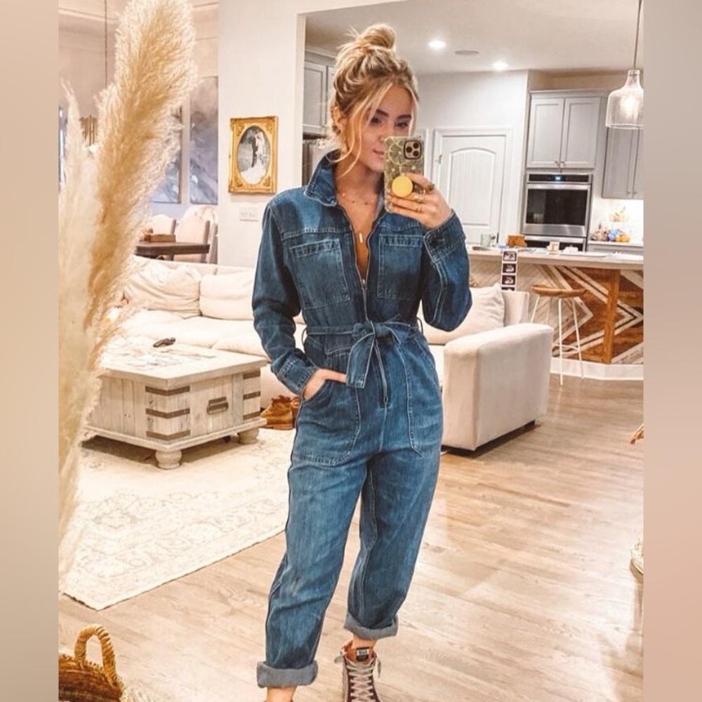 Nasty gal jean jumpsuit!! So cute on just a little too baggy on me! Size 2!